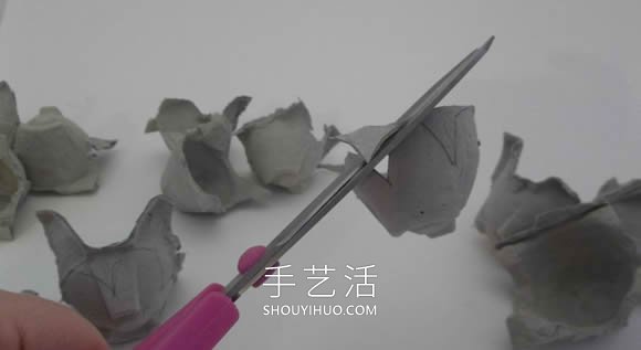 雞蛋保護托廢物利用 手工制作花朵的做法 -  rpnrmr.com