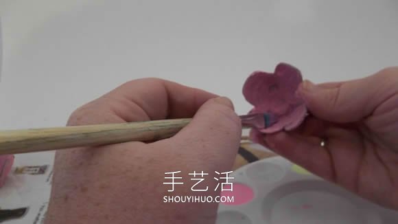 雞蛋保護托廢物利用 手工制作花朵的做法 -  rpnrmr.com