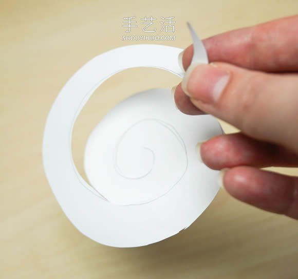 VHS磁帶手工制作漂亮玫瑰花的做法圖解教程 -  rpnrmr.com