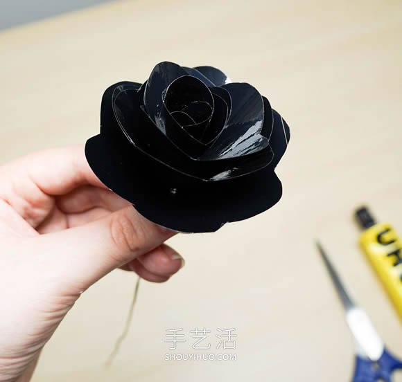 VHS磁帶手工制作漂亮玫瑰花的做法圖解教程 -  rpnrmr.com