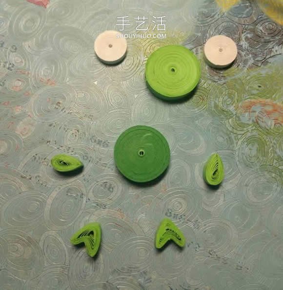 簡(jiǎn)單的衍紙綠色小青蛙手工制作教程 -  rpnrmr.com