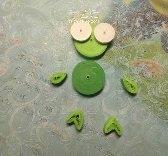簡(jiǎn)單的衍紙綠色小青蛙手工制作教程 -  rpnrmr.com