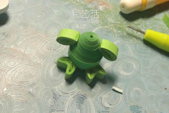 簡(jiǎn)單的衍紙綠色小青蛙手工制作教程 -  rpnrmr.com