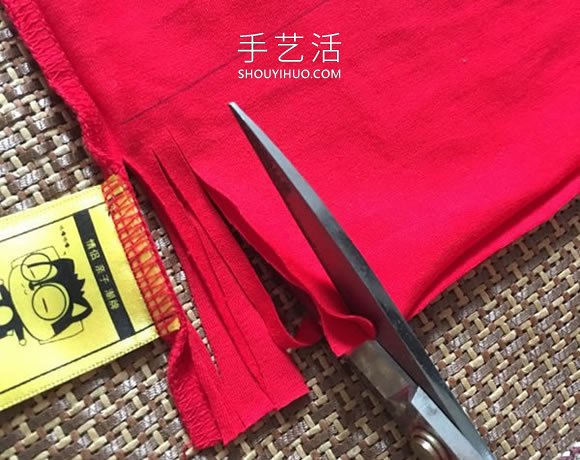舊T恤改造帶流蘇性感背心的做法教程 -  rpnrmr.com