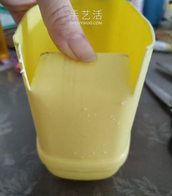 洗潔精瓶廢物利用制作洗漱用品收納籃的做法 -  rpnrmr.com