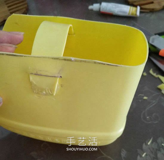 洗潔精瓶廢物利用制作洗漱用品收納籃的做法 -  rpnrmr.com
