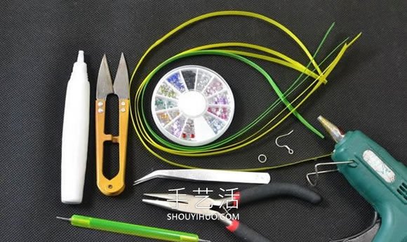簡單又有創(chuàng)意！衍紙圣誕樹耳環(huán)的制作方法 -  rpnrmr.com