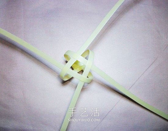 塑料包裝帶編織玫瑰花的方法圖解教程 -  rpnrmr.com