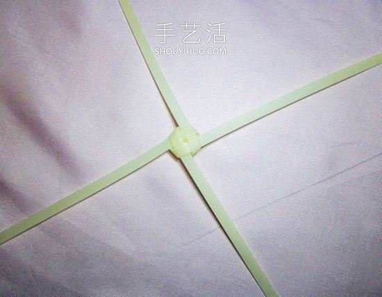 塑料包裝帶編織玫瑰花的方法圖解教程 -  rpnrmr.com