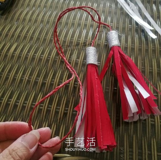 剪紙制作過年時春字掛飾的做法教程 -  rpnrmr.com