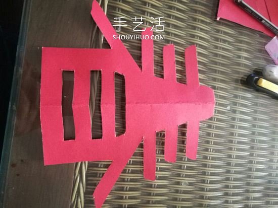 剪紙制作過年時春字掛飾的做法教程 -  rpnrmr.com