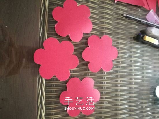 剪紙制作過年時春字掛飾的做法教程 -  rpnrmr.com