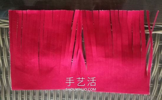 剪紙制作過年時春字掛飾的做法教程 -  rpnrmr.com