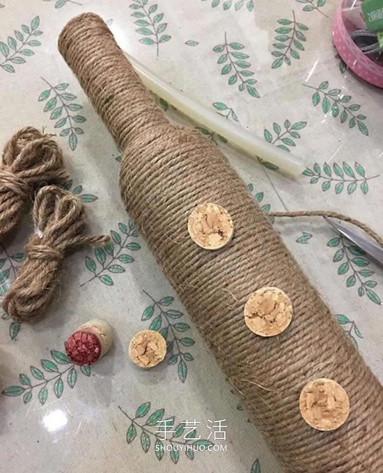 自制麻繩花瓶的方法 簡(jiǎn)單的紅酒瓶再利用！ -  rpnrmr.com