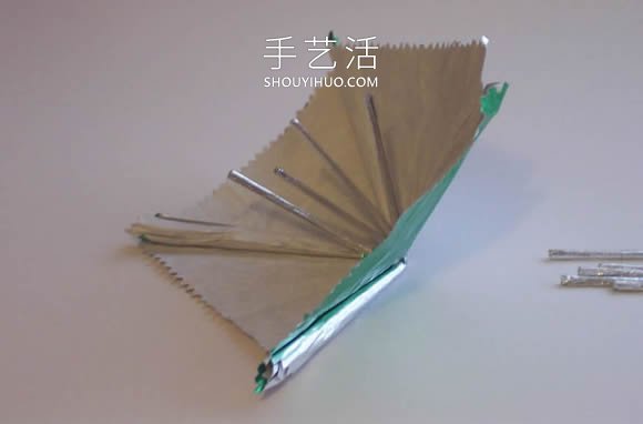 口香糖包裝紙廢物利用 自制小雨傘的方法圖解 -  rpnrmr.com