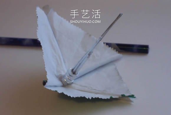 口香糖包裝紙廢物利用 自制小雨傘的方法圖解 -  rpnrmr.com