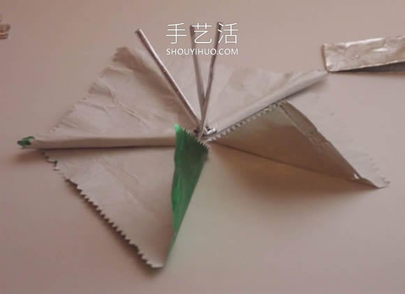 口香糖包裝紙廢物利用 自制小雨傘的方法圖解 -  rpnrmr.com
