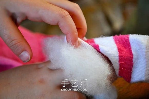 幼兒用襪子手工制作小馬玩具的做法教程 -  rpnrmr.com