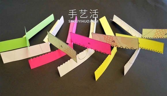 幼兒園用彩紙手工制作旋轉(zhuǎn)飛機的做法教程 -  rpnrmr.com