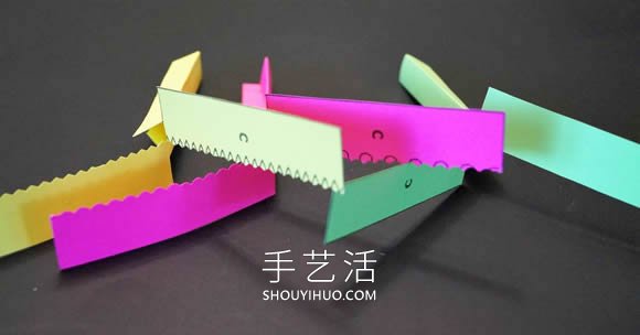 幼兒園用彩紙手工制作旋轉(zhuǎn)飛機的做法教程 -  rpnrmr.com