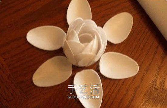 自制一次性勺子蓮花的方法圖解教程 -  rpnrmr.com