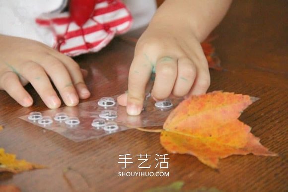 幼兒園手工制作秋天樹(shù)葉娃娃的做法教程 -  rpnrmr.com