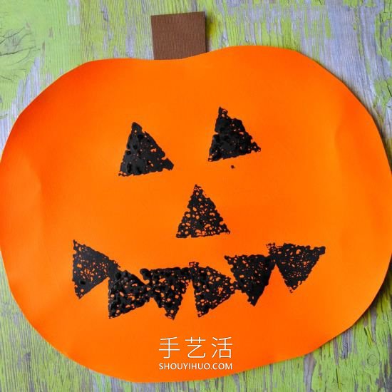 最簡(jiǎn)單幼兒手工制作萬圣節(jié)南瓜燈的做法教程 -  rpnrmr.com
