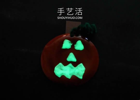 自制萬圣節(jié)塑料杯南瓜燈的方法圖解教程 -  rpnrmr.com