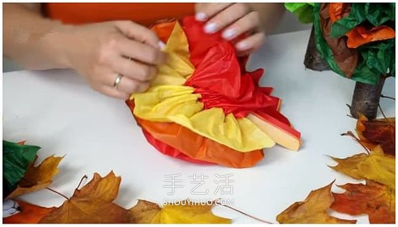 幼兒用皺紋紙手工制作秋天大樹的做法教程 -  rpnrmr.com