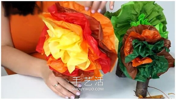 幼兒用皺紋紙手工制作秋天大樹的做法教程 -  rpnrmr.com