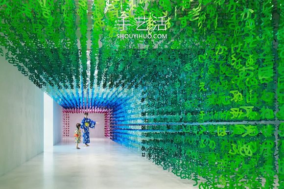 14萬個日文平假名紙片！制作出夢幻彩虹隧道 -  rpnrmr.com