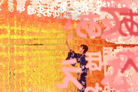 14萬個日文平假名紙片！制作出夢幻彩虹隧道 -  rpnrmr.com
