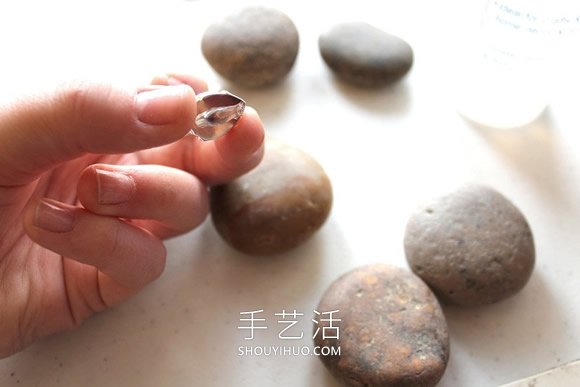 鵝卵石手工制作鎮(zhèn)紙的做法教程 -  rpnrmr.com