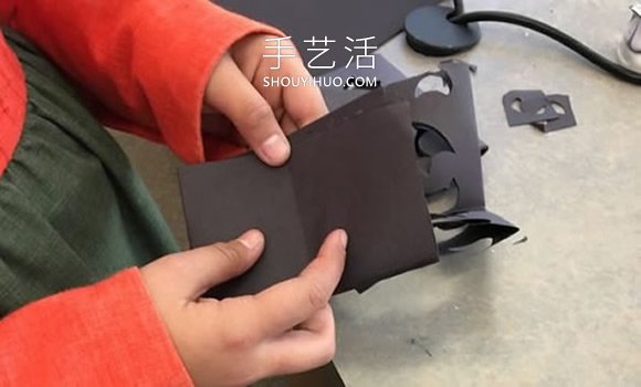 幼兒園手工制作萬圣節(jié)蝙蝠墻飾的做法教程 -  rpnrmr.com
