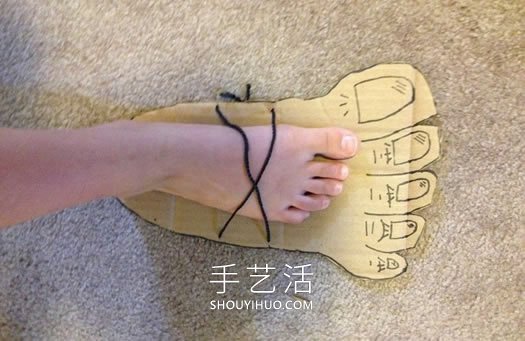 硬紙板手工制作萬圣節(jié)道具巨人腳丫的做法 -  rpnrmr.com