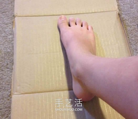 硬紙板手工制作萬圣節(jié)道具巨人腳丫的做法 -  rpnrmr.com