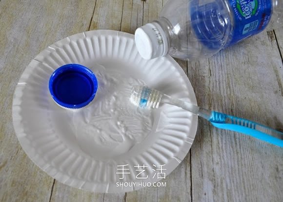幼兒園用瓶蓋簡(jiǎn)單畫(huà)冬天雪人的做法教程 -  rpnrmr.com