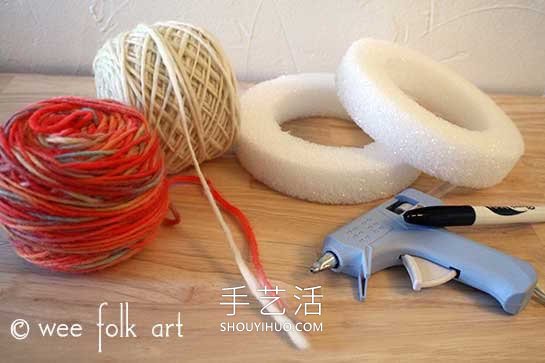 海綿上纏繞紗線 制作漂亮節(jié)日裝飾燭臺(tái)！ -  rpnrmr.com