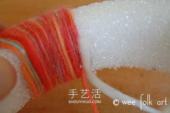 海綿上纏繞紗線 制作漂亮節(jié)日裝飾燭臺(tái)！ -  rpnrmr.com