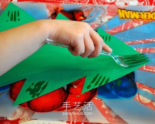 幼兒園手工制作卡紙圣誕樹(shù)的做法簡(jiǎn)單又好玩 -  rpnrmr.com