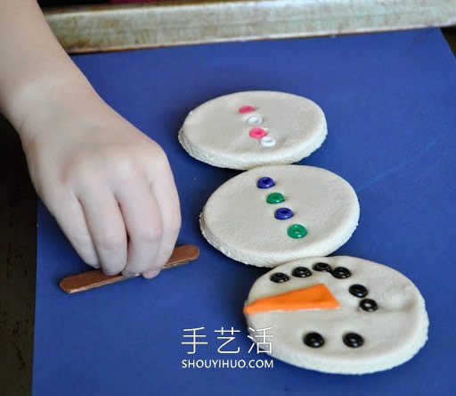 面團手工制作雪人冰箱貼的做法教程 -  rpnrmr.com