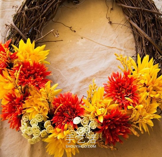 藤條手工制作秋季假花花環(huán)的做法教程 -  rpnrmr.com