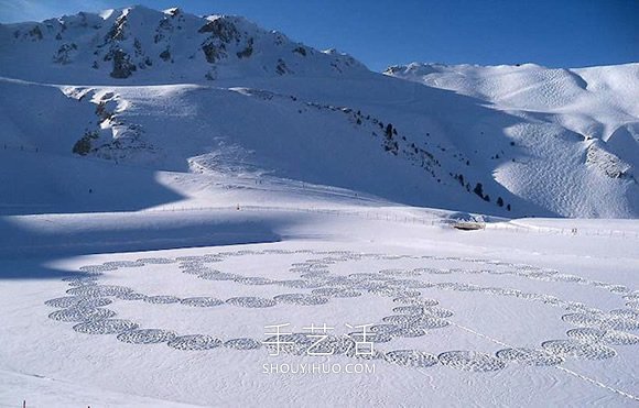 雪花地上飄？法國藝術家踩出冬季“踩雪畫” -  rpnrmr.com