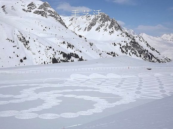 雪花地上飄？法國藝術家踩出冬季“踩雪畫” -  rpnrmr.com