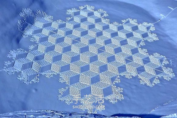 雪花地上飄？法國藝術家踩出冬季“踩雪畫” -  rpnrmr.com