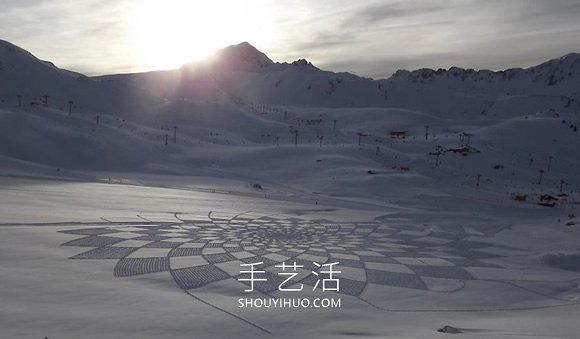雪花地上飄？法國藝術家踩出冬季“踩雪畫” -  rpnrmr.com