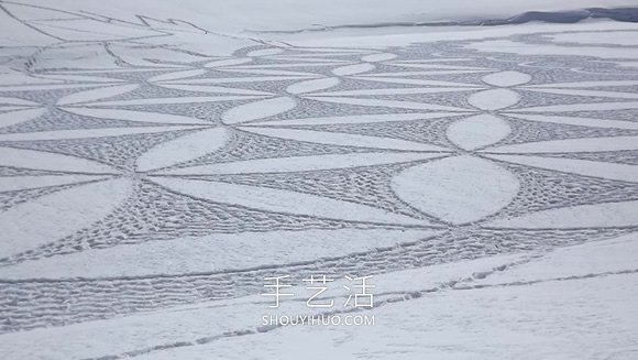 雪花地上飄？法國藝術家踩出冬季“踩雪畫” -  rpnrmr.com