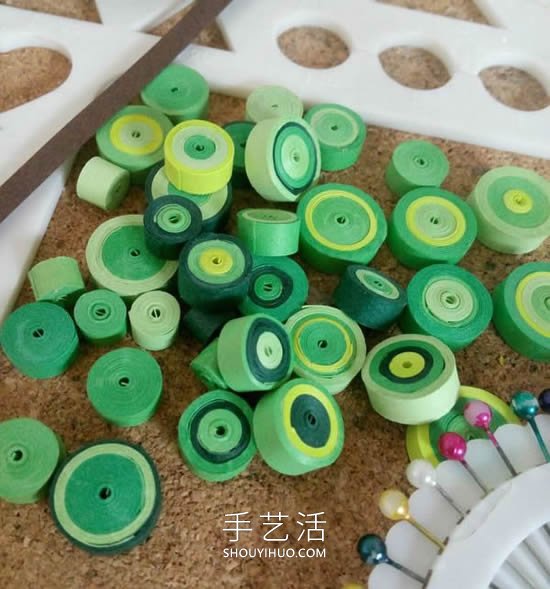 衍紙手工制作圣誕花環(huán)賀卡的做法教程 -  rpnrmr.com
