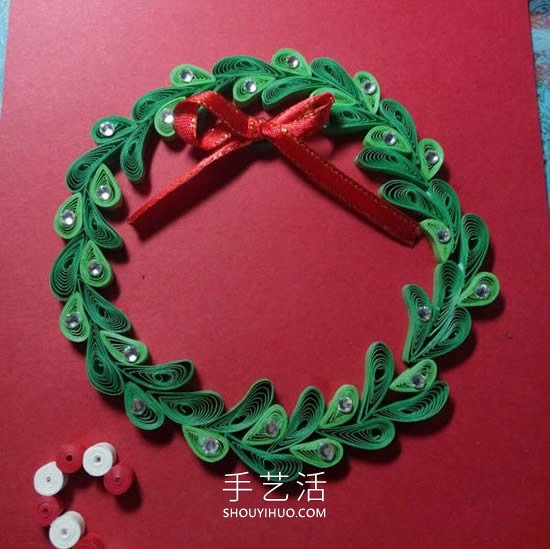 衍紙手工制作圣誕花環(huán)賀卡的做法教程 -  rpnrmr.com