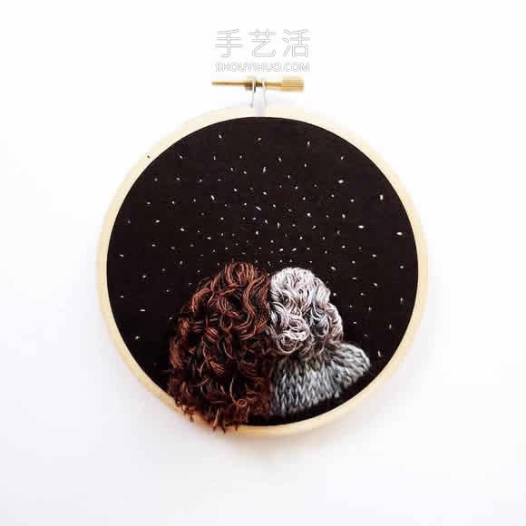 刺繡藝術(shù)家縫制眺望夜空的創(chuàng)意刺繡作品 -  rpnrmr.com